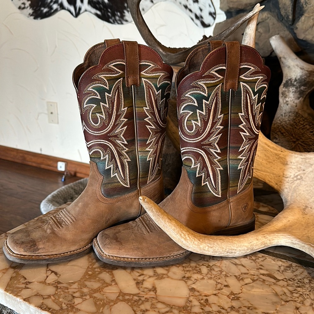 Women’s Ariat boot, size 8B